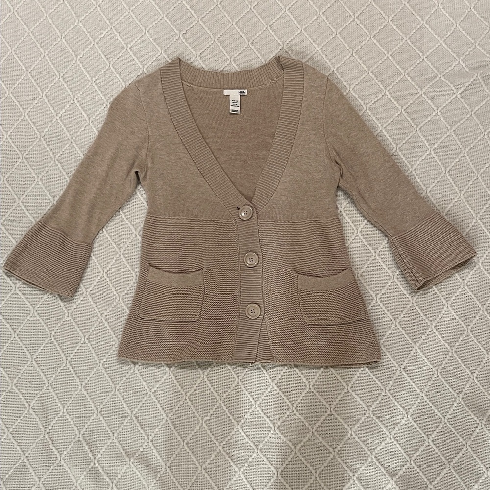H&M Beige Oatmeal Button Front Sweater XS Flare Sleeve 3/4 Sleeve Knit Top